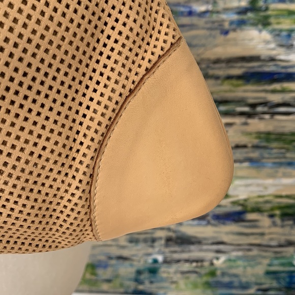 Gucci Beige Perforated Jackie Leather Shoulder Bag Used Authentic - Picture 4 of 16